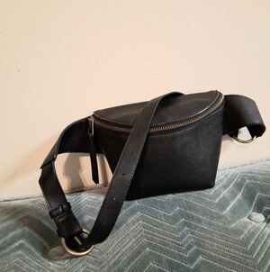 NWOT Universal Thread Waist Bag Black Non Leather
